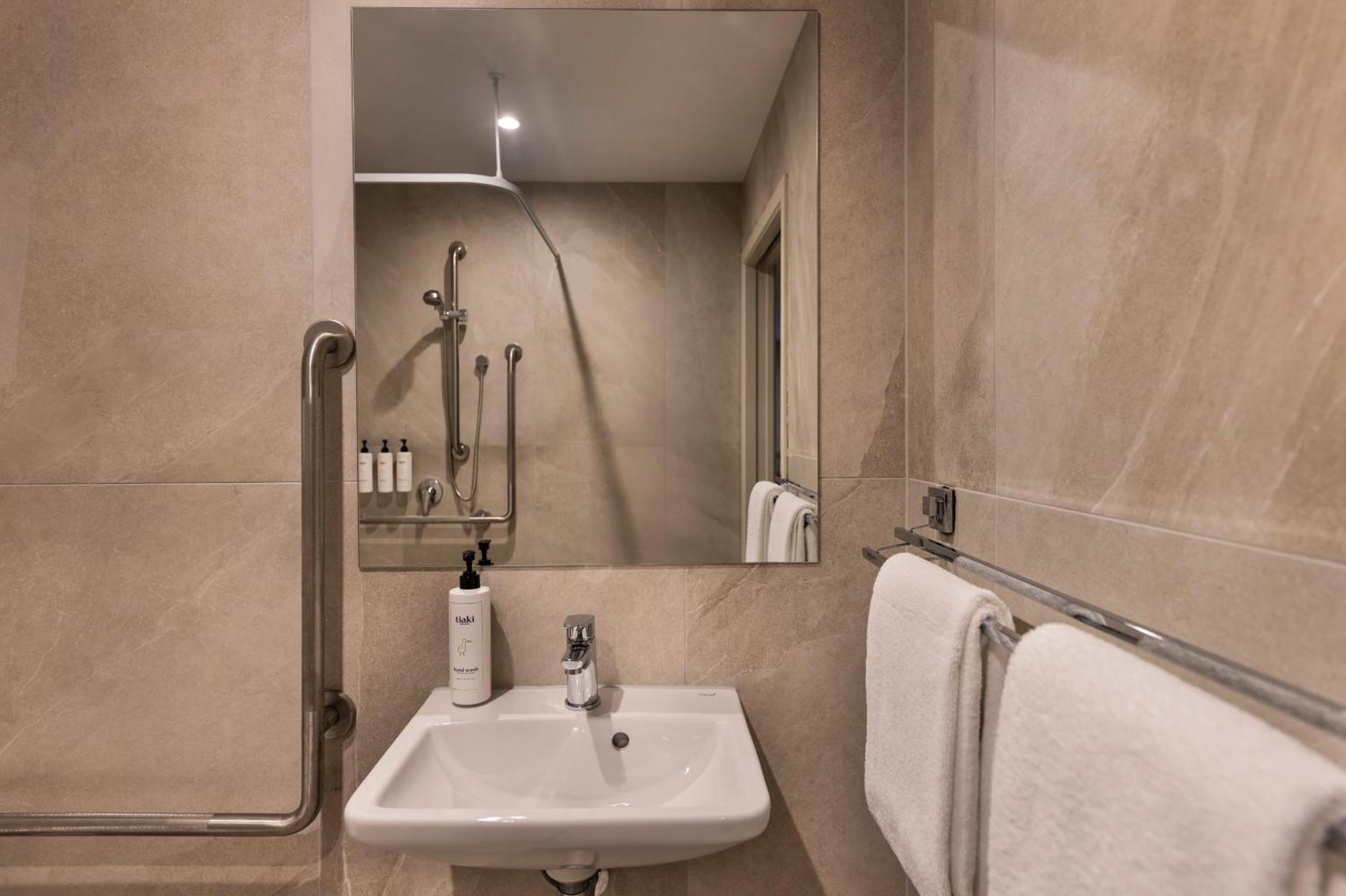 Edit Greenlane Hotel